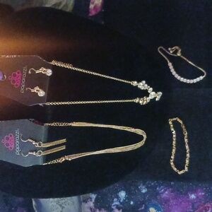 2 Paparazzi Jewelry Sets